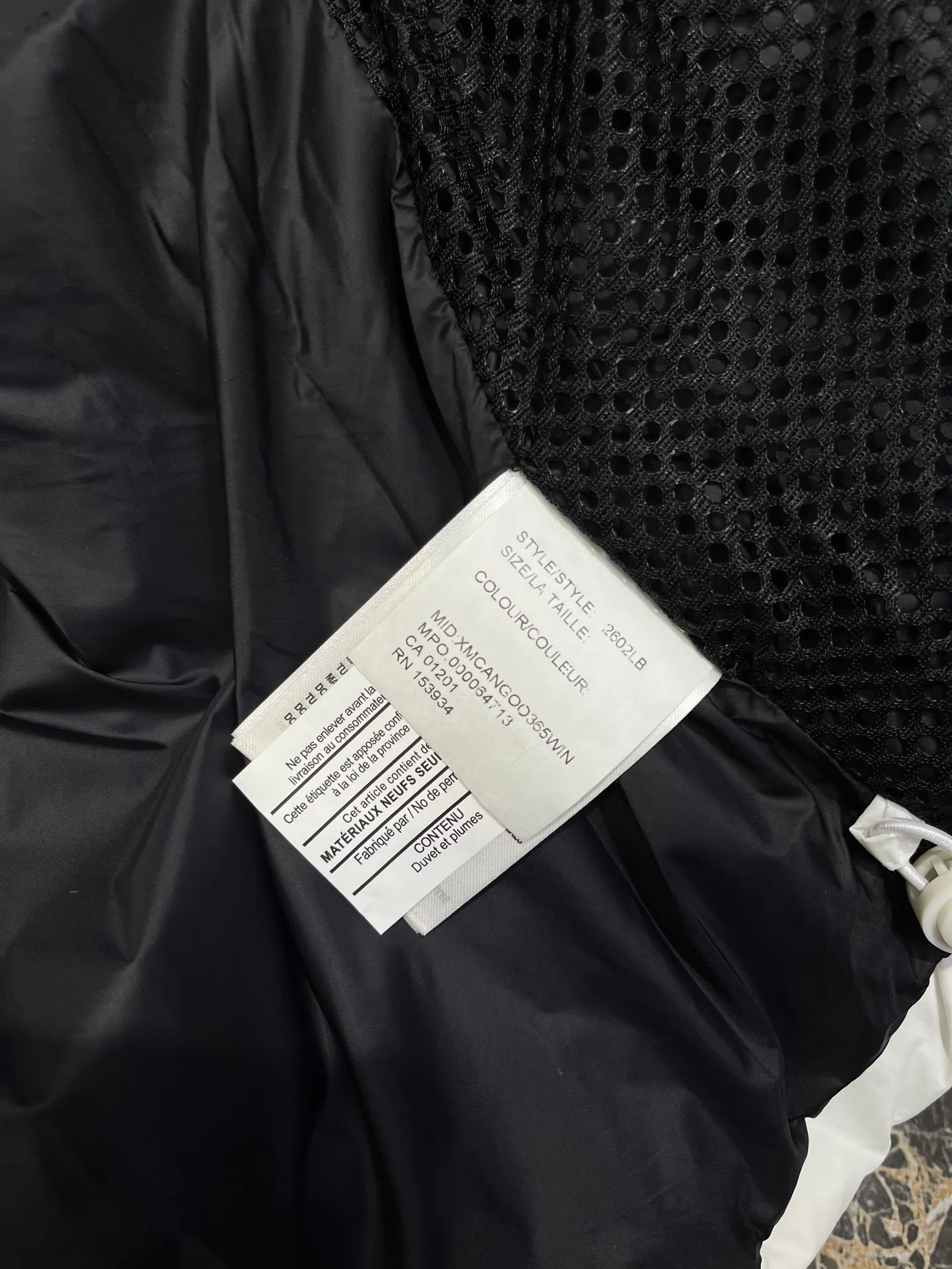 P740 Canada Goose🌟Ouyang Nana's same style 3m reflective black label down jacket junction junction parka is light weight and warm. The Junction Parka is made from soft enduraluxe fabric with cordura for added durability in high-wear areas, making it lightweight and durable. 360-degree reflective strips on the collar improve visibility in low-light environments. Features a removable hood for easy wearing during transitional periods when the weather warms up.  size：xs-xxl